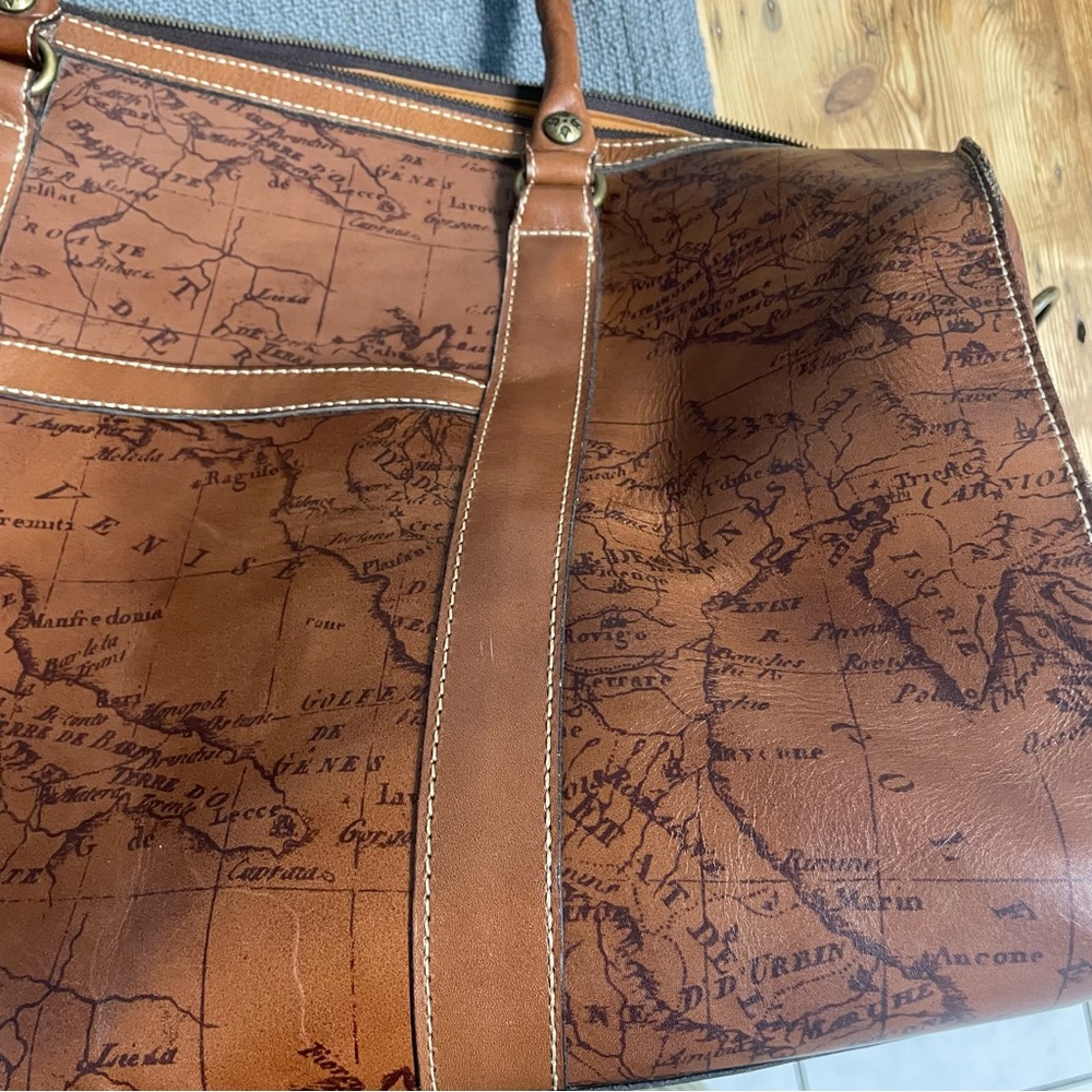 Patricia Nash overnight weekender tote bag world map in excellent condition - Picture 6 of 12